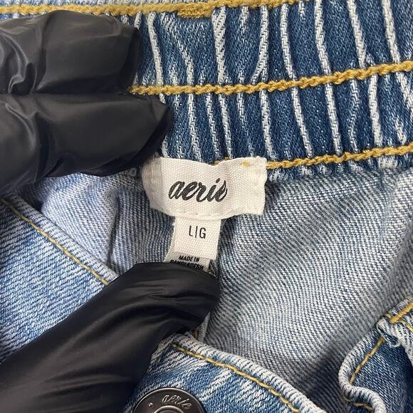 NWT AERIE daydream denim distressed cut off shorts Women's Large - Picture 3 of 5